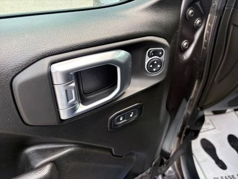 Used 2022 Jeep Wrangler Unlimited Rubicon 4xe AWD/4WD image 24