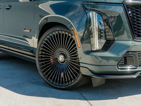 Used 2025 Cadillac Escalade V w/ LPO, ONYX Package AWD/4WD image 35