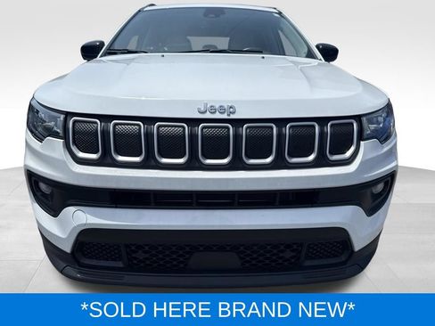 Used 2022 Jeep Compass Latitude w/ Convenience Group FWD image 2