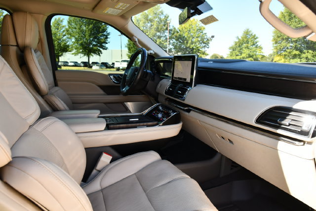 Used 2019 Lincoln Navigator Reserve AWD/4WD image 34