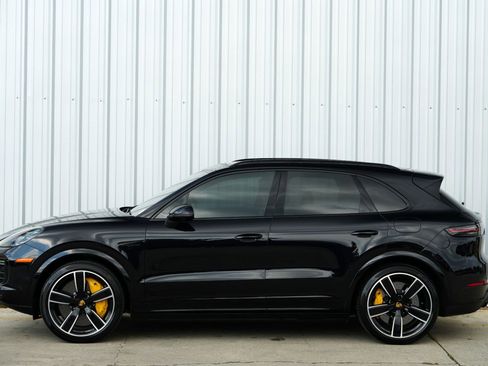 Used 2021 Porsche Cayenne Turbo S image 9