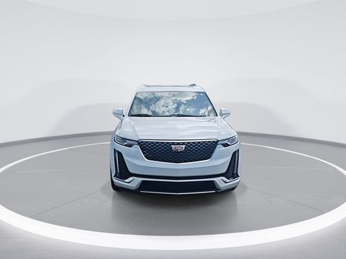 Used 2024 Cadillac XT6 Luxury AWD/4WD image 3