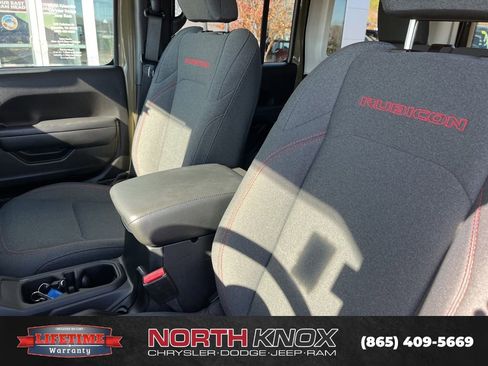 Used 2025 Jeep Wrangler Unlimited Rubicon image 4