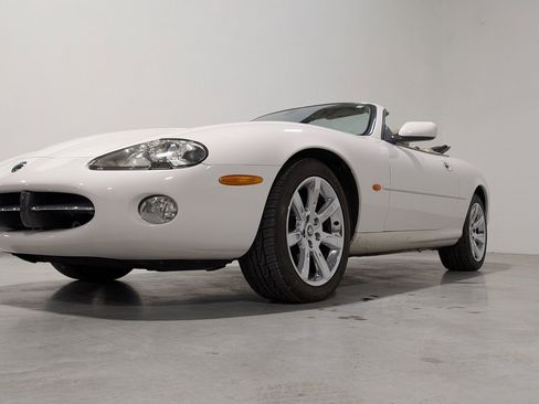 Used 2003 Jaguar XK8 Convertible RWD image 4
