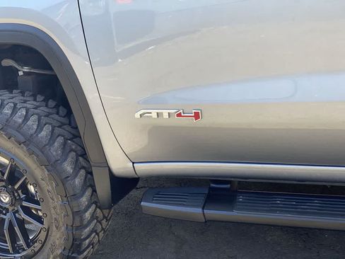 Used 2024 GMC Sierra 1500 AT4 w/ Technology Package AWD/4WD image 10