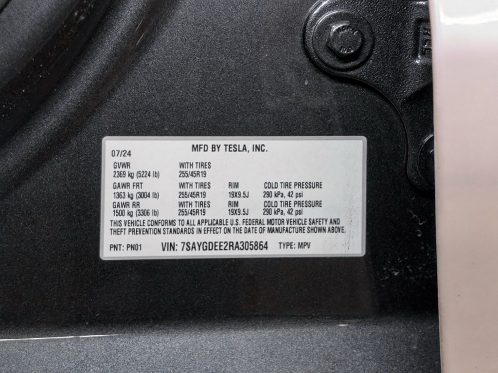 Used 2024 Tesla Model Y Long Range AWD/4WD image 27