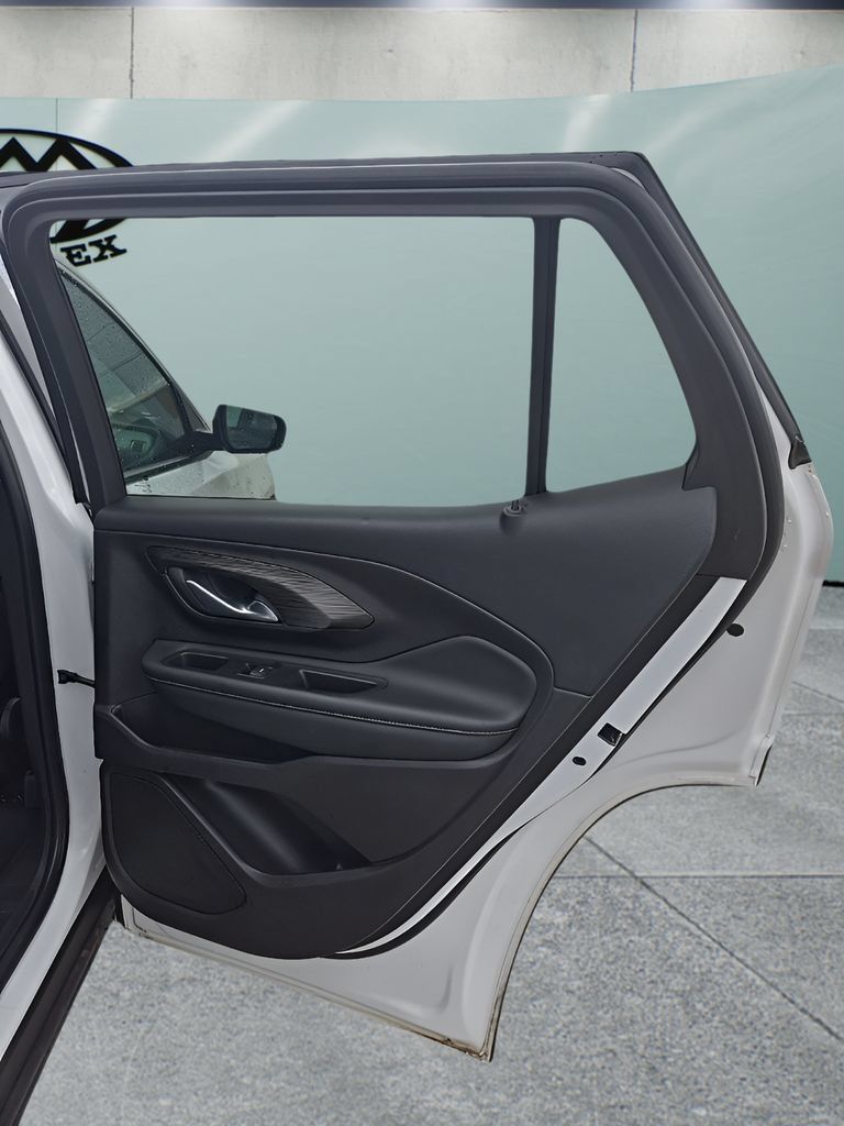 Used 2024 GMC Terrain SLE FWD image 16