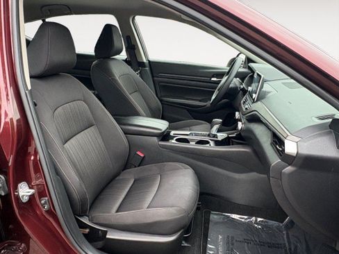 Used 2024 Nissan Altima 2.5 SV FWD image 10