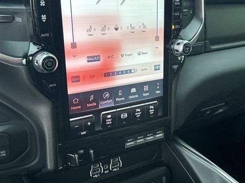 New 2026 RAM 2500 Laramie AWD/4WD image 25