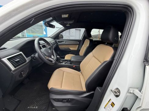 Used 2023 Volkswagen Atlas Cross Sport SE image 9