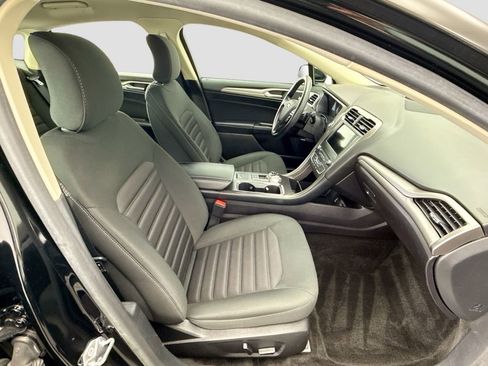 Used 2018 Ford Fusion SE w/ Fusion SE Technology Package image 18