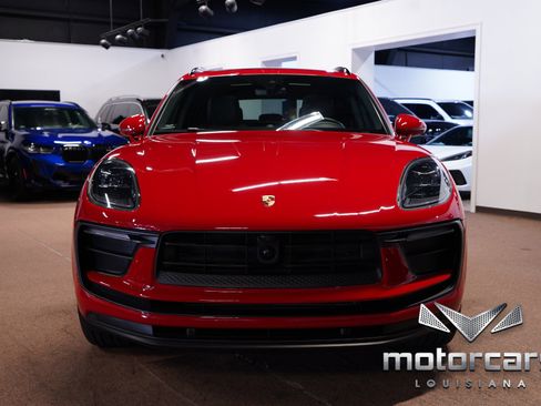 Used 2025 Porsche Macan AWD/4WD image 2