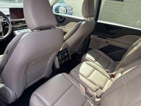 Used 2023 Lincoln Aviator AWD image 13