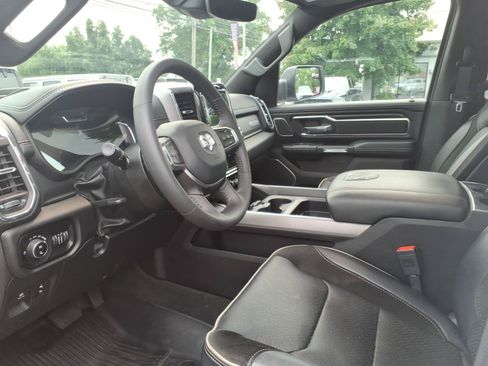 Used 2024 RAM 1500 Laramie AWD/4WD image 15