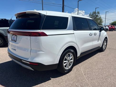Used 2022 Kia Carnival LX FWD image 5