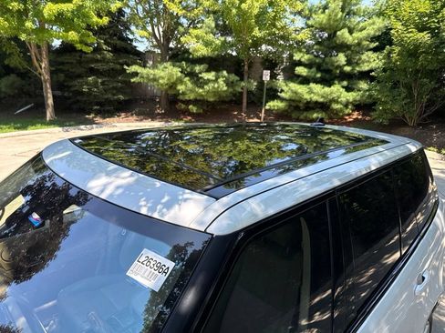 Used 2016 Land Rover Range Rover Supercharged AWD/4WD image 4