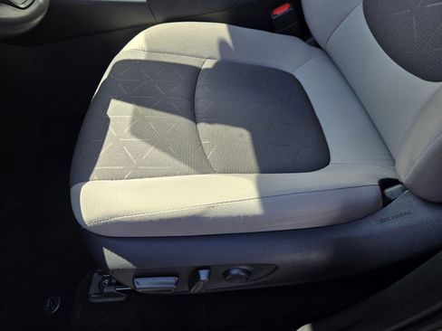 Used 2025 Toyota RAV4 XLE w/ Convenience Package image 17