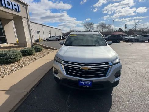 Used 2022 Chevrolet Traverse LT image 3