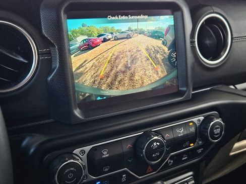 Used 2022 Jeep Wrangler Unlimited Sahara w/ Safety Group image 9