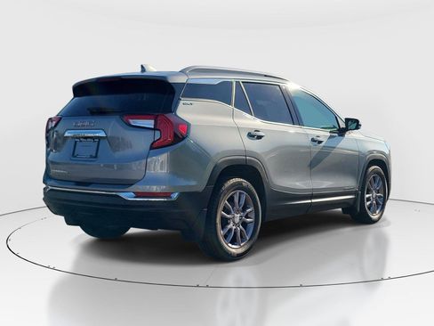 Used 2023 GMC Terrain SLT w/ Tech Package FWD image 4