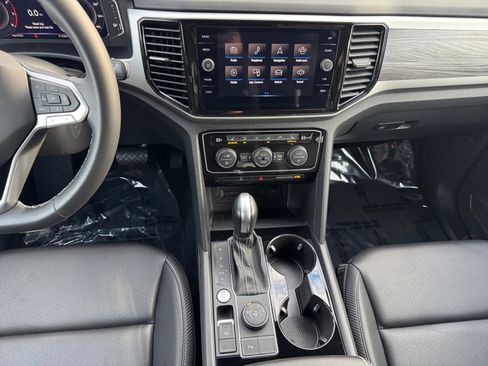 Certified 2023 Volkswagen Atlas Cross Sport SE image 4