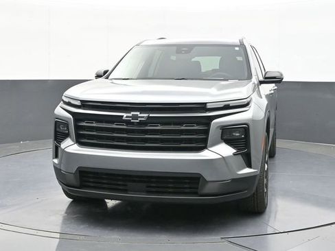 New 2026 Chevrolet Traverse LT w/ Midnight/Sport Edition FWD image 2