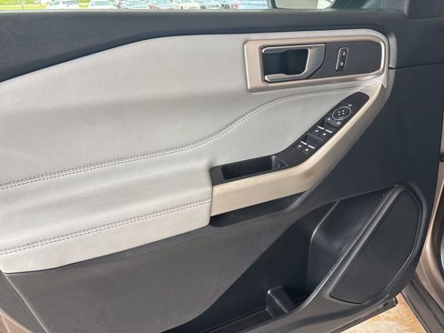 Used 2021 Ford Explorer XLT w/ Equipment Group 202A RWD image 10