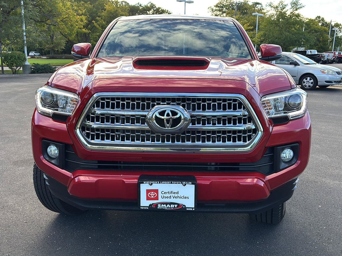 Used 2017 Toyota Tacoma TRD Sport w/ Premium & Technology Package AWD/4WD image 6