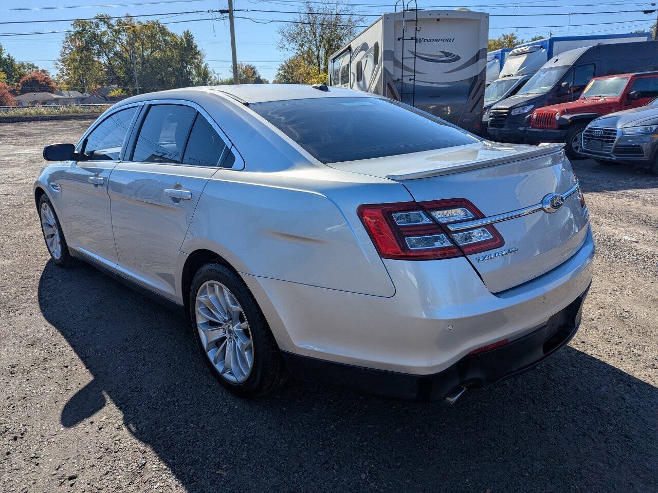 Used 2018 Ford Taurus Limited AWD/4WD image 5