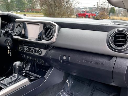 Used 2017 Toyota Tacoma SR5 image 17