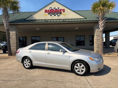 Used 2009 Toyota Camry LE image 1