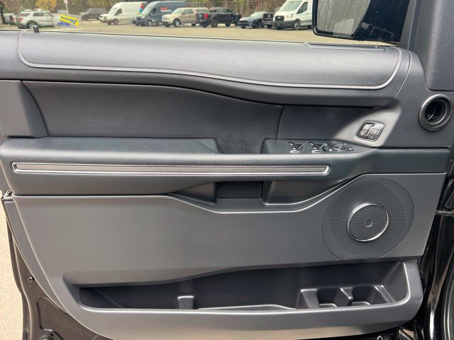 Used 2023 Ford Expedition XLT AWD/4WD image 23