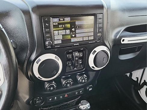Used 2014 Jeep Wrangler Unlimited Sahara w/ Dual Top Group AWD/4WD image 22