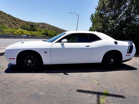 Used 2015 Dodge Challenger R/T Scat Pack w/ Scat Pack Appearance Package RWD image 7