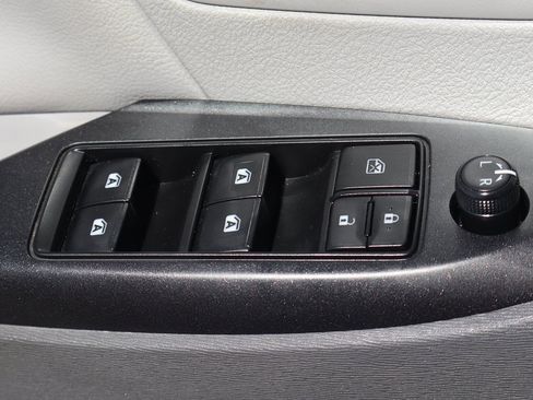 Used 2019 Toyota Sienna LE image 18