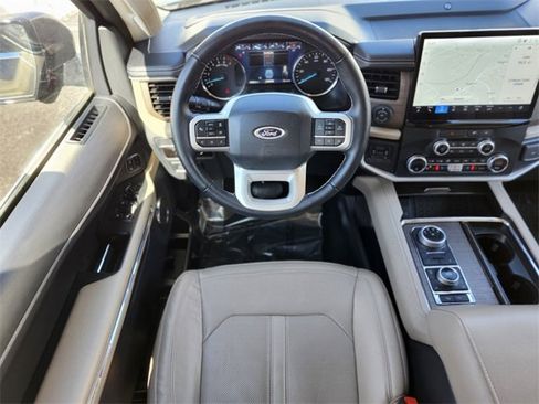 Used 2023 Ford Expedition Limited image 13