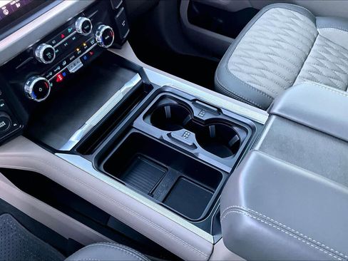 Used 2025 Ford F250 Platinum w/ Platinum Plus Package image 16