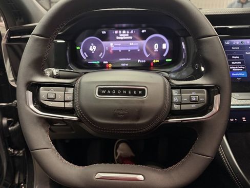 Used 2025 Jeep Wagoneer S Limited image 16
