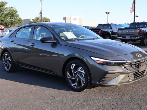 Used 2025 Hyundai Elantra Sport w/ Cargo Package FWD image 9