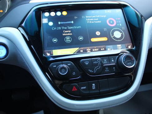 Used 2020 Chevrolet Bolt Premier w/ Infotainment Package image 25