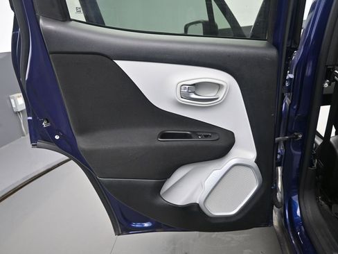 Used 2018 Jeep Renegade Latitude image 14