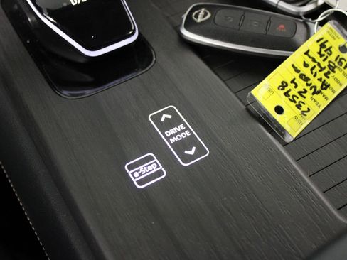 Used 2024 Nissan Ariya FWD image 13