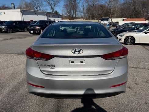 Used 2018 Hyundai Elantra SE image 4