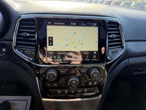 Used 2020 Jeep Grand Cherokee Altitude AWD/4WD image 22