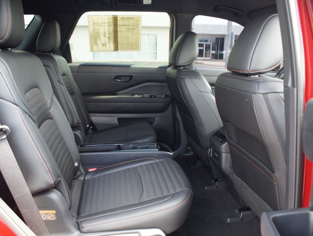 Used 2025 Nissan Pathfinder Rock Creek AWD/4WD image 22