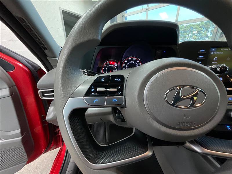 Used 2021 Hyundai Elantra SE FWD image 19