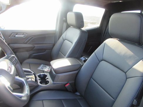 New 2026 GMC Canyon Elevation w/ Convenience Package image 13