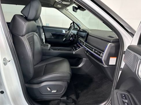 Used 2025 Hyundai Santa Fe Limited AWD/4WD image 28