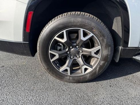 Used 2024 Jeep Wagoneer L Series III w/ Flexible Seating Group image 10