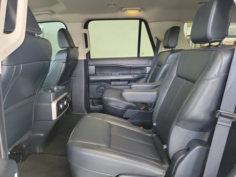 Used 2024 Ford Expedition XLT RWD image 8